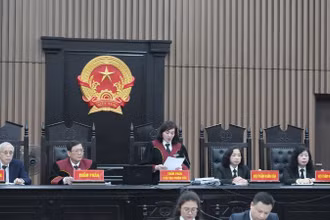 Hội đồng xét xử tuyên án các bị cáo.