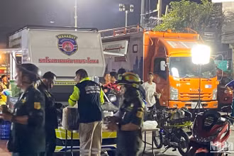 Hoạt động cứu hộ những nạn nhân bị mắc kẹt tại một toà nhà sụp đổ ở Bangkok, Thái Lan. (Ảnh: Xuân Sơn)