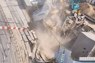 Vụ sập xảy ra tại công trường xây dựng tuyến tàu điện ngầm Sinansan ở Gwangmyeong, tỉnh Gyeonggi. (Ảnh: Yonhap)
