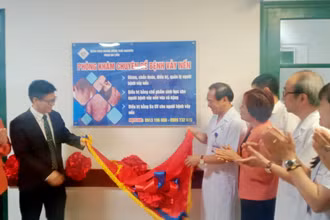 Bệnh viện Trung ương Thái Nguyên khai trương Phòng khám chuyên đề bệnh vẩy nến mở ra cơ hội cho bệnh nhân được khám, điều trị với chất lượng tốt mà không phải về Hà Nội.