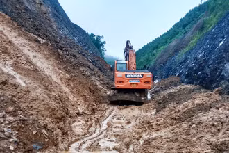 Sạt lở tại đèo So thời gian vừa qua diễn biến phức tạp, xảy ra tắc đường nhiều lần.