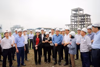 Lãnh đạo Ủy ban Quản lý vốn nhà nước tại doanh nghiệp và tỉnh Thái Nguyên khảo sát thực tế Dự án mở rộng Nhà máy Gang thép Thái Nguyên giai đoạn 2. 