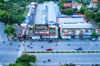 Chợ Gia Sàng cũ nóng bức, ẩm thấp, mất an toàn.