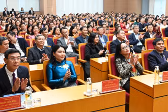 Chủ tịch Quốc hội Trần Thanh Mẫn, Phó Chủ tịch Quốc hội Nguyễn Đức Hải và các đại biểu tại cuộc gặp mặt. (Ảnh: DUY LINH)