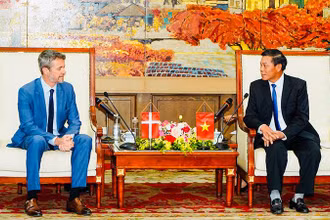 Chủ tịch Ủy ban nhân dân thành phố Hải Phòng Nguyễn Văn Tùng tiếp xã giao Thái tử kế vị Đan Mạch Frederik.