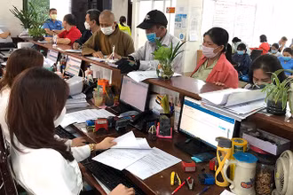 Tiếp nhận hồ sơ tại Cơ quan Bảo hiểm Xã hội Thành phố Hồ Chí Minh.