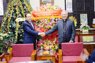 Đồng chí Trần Thanh Mẫn chúc mừng Giáng sinh tại Tòa Giám mục Giáo phận Đà Nẵng.