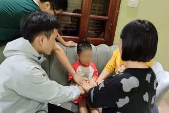 Hoạt động phát triển cảm xúc cho trẻ tự kỷ của thạc sĩ Nguyễn Viết Hiền.