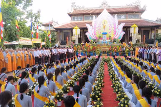Việt Nam tôn trọng và bảo đảm quyền tự do tín ngưỡng, tôn giáo của người dân.