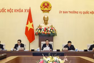 Chủ tịch Quốc hội Vương Đình Huệ chủ trì phiên họp. (Ảnh: Nhan Sáng/TTXVN)