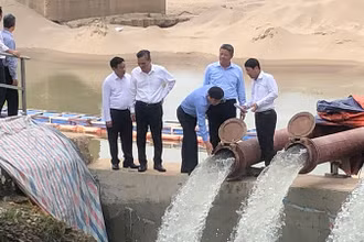 Bộ Nông nghiệp và Phát triển nông thôn kiểm tra công tác lấy nước đợt hai trên địa bàn Hà Nội.