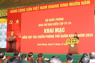 Toàn cảnh buổi khai mạc diễn tập tác chiến phòng thủ Quân khu 7 năm 2024. (Ảnh: Huyền Trang/TTXVN)