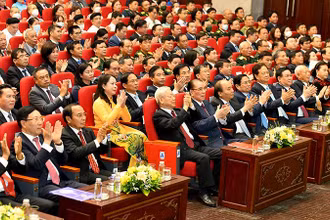 Tổng Bí thư Nguyễn Phú Trọng và Thường trực Ban Bí thư, Phó Chủ tịch nước Lào Bounthong Chitmany cùng các đồng chí lãnh đạo, nguyên lãnh đạo Đảng, Nhà nước tham dự buổi lễ. (Ảnh: ĐĂNG KHOA)