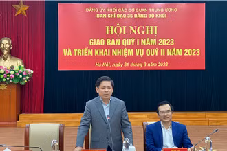 Đồng chí Nguyễn Văn Thể phát biểu kết luận hội nghị.
