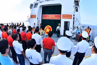 [Ảnh] Xúc động lễ tưởng niệm 64 liệt sĩ hy sinh vì sự nghiệp bảo vệ chủ quyền biển đảo