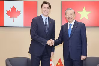 Tổng Bí thư, Chủ tịch nước Tô Lâm tiếp xúc song phương với Thủ tướng Canada Justin Trudeau. (Ảnh: TTXVN)
