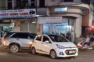 Hiện trường vụ va quệt giao thông xảy ra vào đêm 28/10.