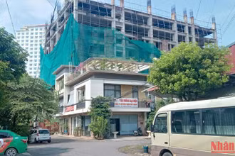 Chung cư Đại Nam ở phường Phan Đình Phùng, thành phố Thái Nguyên được xây dựng hoành tráng, nhưng thiếu nhiều thủ tục pháp lý.
