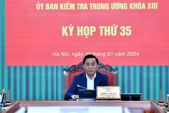 Đồng chí Trần Cẩm Tú, Ủy viên Bộ Chính trị, Bí thư Trung ương Đảng, Chủ nhiệm Ủy ban Kiểm tra Trung ương chủ trì Kỳ họp thứ 35 của Ủy ban Kiểm tra Trung ương. Ảnh: ĐĂNG KHOA