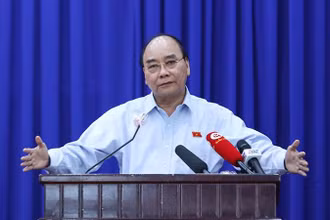 Chủ tịch nước Nguyễn Xuân Phúc phát biểu tại Hội nghị tiếp xúc cử tri.