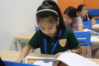 Thí sinh tham gia các phần thi tại “Sân chơi đọc sách tiếng Anh” năm 2022.