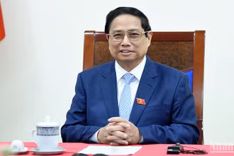 Thủ tướng Phạm Minh Chính đã điện đàm với Thủ tướng Singapore Lawrence Wong. (Ảnh: TRẦN HẢI)