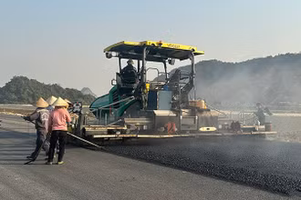 Các đơn vị, nhà thầu trên tuyến huy động tối đa phương tiện và nhân lực, dốc toàn lực thi công phấn đấu thông xe kỹ thuật trước ngày 31/12 tới.