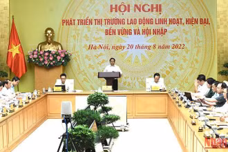 Thủ tướng Phạm Minh Chính: Cùng với xây dựng nền kinh tế thị trường định hướng xã hội chủ nghĩa, Đảng và Nhà nước ta luôn quan tâm phát triển thị trường lao động, xác định lao động-việc làm là một trong những nội dung rất quan trọng trong chiến lược phát triển kinh tế, xã hội.