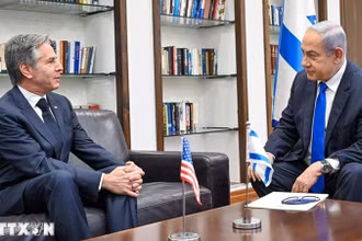 Thủ tướng Israel Benjamin Netanyahu (phải) trong cuộc gặp Ngoại trưởng Mỹ Antony Blinken tại Tel Aviv, ngày 9/1/2024. (Ảnh: THX/TTXVN)