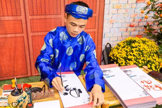 Khai bút đầu năm, phong tục truyền thống của người Việt Nam mỗi dịp Tết đến Xuân về.