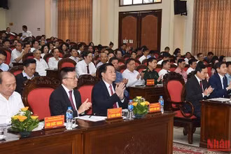 Đồng chí Nguyễn Trọng Nghĩa, Bí thư Trung ương Đảng, Trưởng Ban Tuyên giáo Trung ương và các đại biểu tham dự hội nghị. 