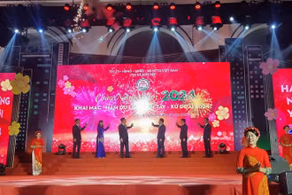 Các đại biểu tham dự lễ khai mạc Năm du lịch Sơn Tây-xứ Đoài năm 2024.