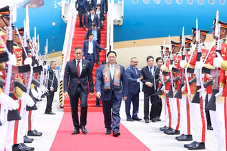 Thủ tướng Phạm Minh Chính tới Jakarta, bắt đầu chuyến tham dự Hội nghị Cấp cao ASEAN lần thứ 43 và các Hội nghị Cấp cao liên quan 