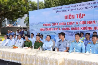 Cảng Hàng không quốc tế Nội Bài tổ chức diễn tập phòng cháy chữa cháy và cứu nạn, cứu hộ năm 2023 tại khu vực Nhà khách VIP A với sự phối hợp của nhiều lực lượng.