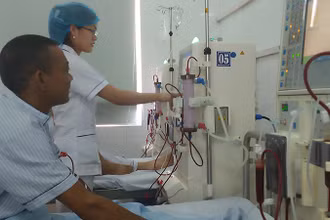 Lọc máu nhân tạo tại Bệnh viện C Thái Nguyên.