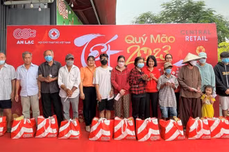 Central Retail tặng gần 5.000 phần quà Tết cho người có hoàn cảnh khó khăn 