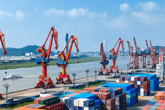 Ảnh minh họa: Một góc cảng Ninh Ba-Chu Sơn ở tỉnh Chiết Giang, Trung Quốc. (Ảnh: Tân Hoa Xã)