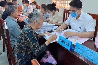 Huyện Củ Chi chi trả bồi thường cho người dân có đất bị thu hồi tại Dự án đường Vành đai 3.
