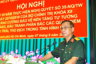 Đại tá Nguyễn Tuấn Bảo, Phó Chính ủy Bộ Tư lệnh Thành phố Hồ chí Minh phát biểu chỉ đạo tại hội nghị.