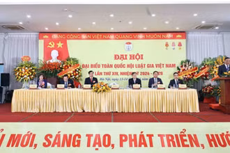 Đoàn Chủ tịch điều hành đại hội. (Ảnh: TXVN)