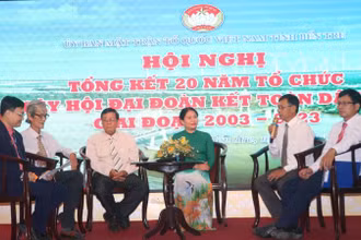 Cá nhân tiêu biểu tham gia giao lưu trong hội nghị.