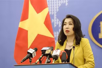 Người Phát ngôn Bộ Ngoại giao Lê Thị Thu Hằng trả lời câu hỏi của các cơ quan báo chí trong nước và quốc tế. (Ảnh: TTXVN)