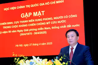 GS,TS Nguyễn Xuân Thắng, Ủy viên Bộ chính trị, Giám đốc Học viện Chính trị quốc gia Hồ Chí Minh, Chủ tịch Hội đồng lý luận Trung ương, phát biểu tri ân các đồng chí đã tham gia kháng chiến chống Mỹ, cứu nước đã và đang công tác tại Học viện.