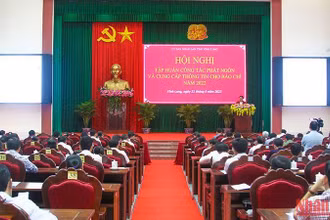 Hơn 200 người phát ngôn tỉnh Vĩnh Long tham dự hội nghị. (Ảnh: BÁ DŨNG)