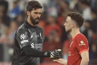Alisson Becker và Jota vắng mặt ở trận gặp Man City. (Nguồn: Getty Images)