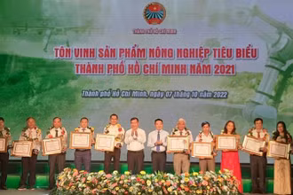Các đơn vị, cá nhân có “Sản phẩm Nông nghiệp tiêu biểu Thành phố Hồ Chí Minh” năm 2021 được tôn vinh.