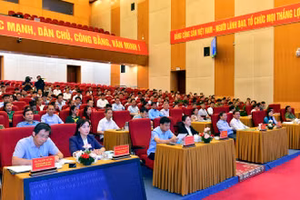  Các đại biểu dự kỳ họp.