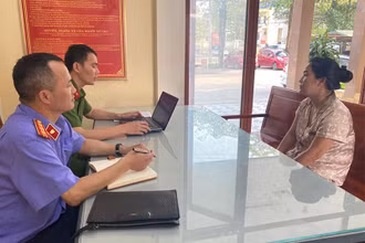 Đối tượng Nguyễn Thị Nga tại cơ quan Cảnh sát điều tra Công an tỉnh Tuyên Quang.