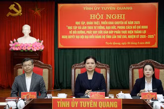 Các đồng chí chủ trì hội nghị.