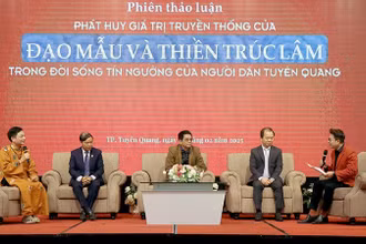 Các đại biểu thảo luận tại tọa đàm.